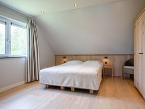 3 bedrooms, individually furnished