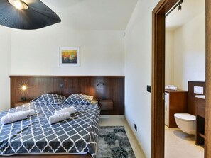 Villa | 4 bedrooms, iron/ironing board