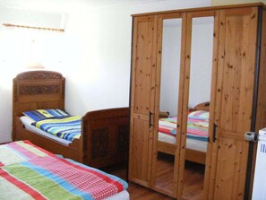 1 Schlafzimmer, individuell eingerichtet