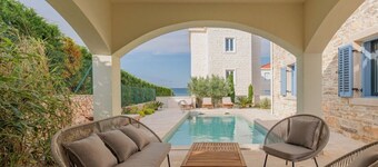 Seafront Villa Adriatica With Pool
