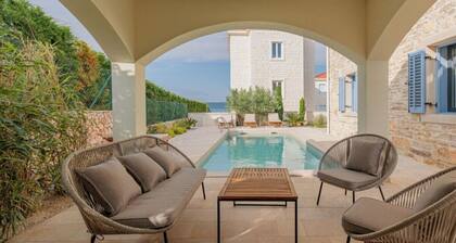 Seafront Villa Adriatica With Pool