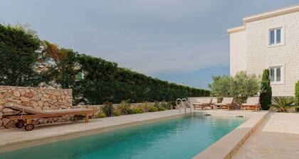 Seafront Villa Adriatica With Pool