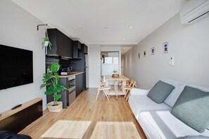 Unclassified image, 4 of 23, button - City Escape Apt with Views, Pool & Gym (Auckland CBD)