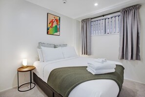 Unclassified image, 3 of 23, button - City Escape Apt with Views, Pool & Gym (Auckland CBD)