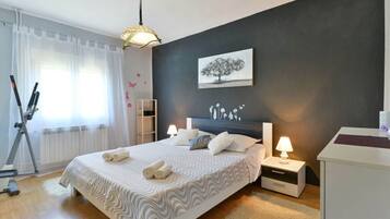 Mobile Home | 3 bedrooms, iron/ironing board