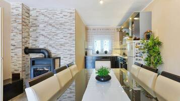 Mobile Home | Private kitchen | High chair