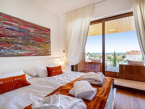 Villa | 5 chambres, ameublement personnalisé, fer et planche à repasser