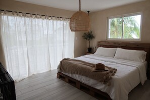 Egyptian cotton sheets, premium bedding, memory foam beds - Waterfront House with Boat Dock (Tavernier)