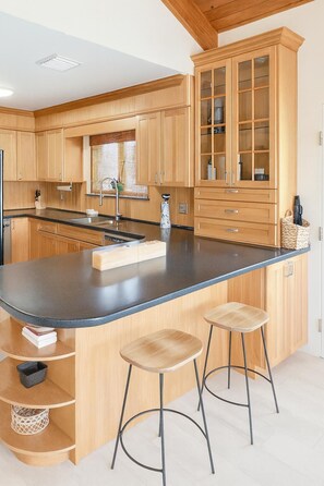 Design Villa, Canal View | Dining room - Waterfront House with Boat Dock (Tavernier)