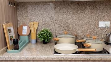 冰箱、微波炉、烤箱、炉灶