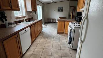 Micro-ondes, four, plaque de cuisson, lave-vaisselle