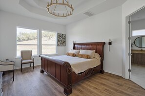 3 Schlafzimmer, Schreibtisch, Bügeleisen/Bügelbrett, Reisekinderbett