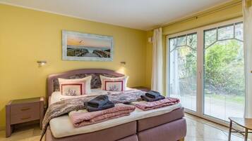 Mobil Karavan | 1 kamar tidur dan dilengkapi dengan perabotan berbeda-beda