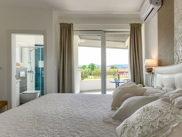 Villa | 6 bedrooms, individually furnished - Villa Azzurro With Jacuzzi and Pool (Sveti Filip i Jakov)