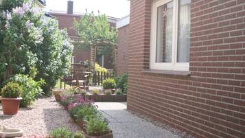 Mobile Home | Outdoor dining