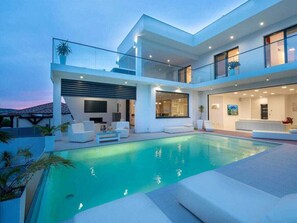 Villa | Pool