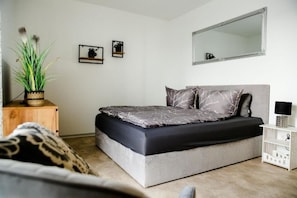 2 habitaciones, tabla de planchar con plancha, wifi y ropa de cama 