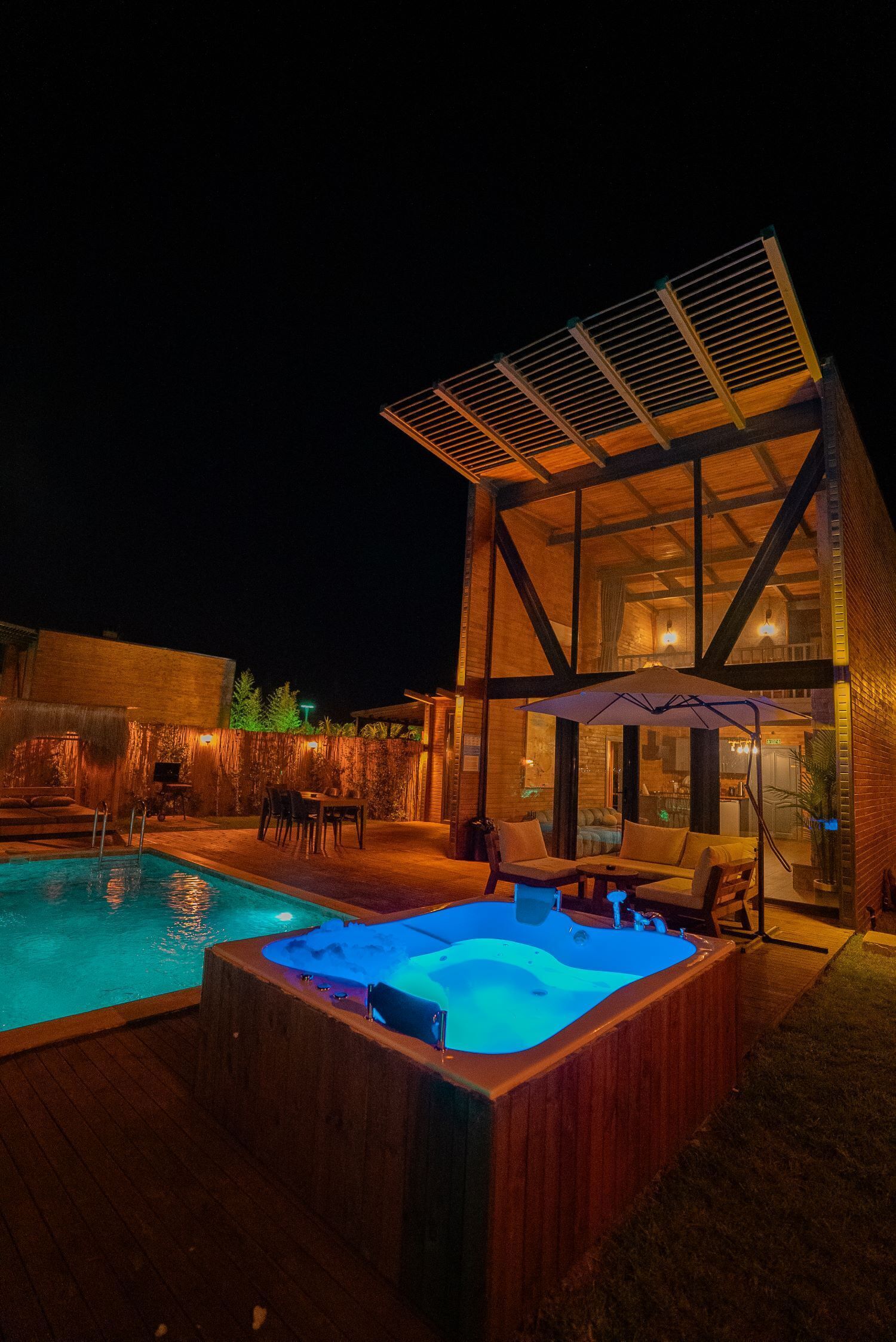 Stórt lúxuseinbýlishús - 2 svefnherbergi - útsýni yfir vatn | Rúmföt af bestu gerð, rúm með Select Comfort dýnum