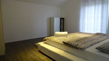 Mobile Home | 5 bedrooms, individually furnished, iron/ironing board