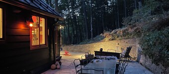 Woodstock Stone Cottage mountain views 2/1