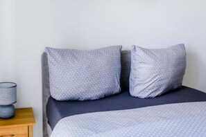5 Schlafzimmer, Bügeleisen/Bügelbrett, Reisekinderbett, WLAN