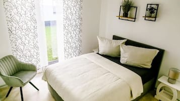 5 bedrooms, iron/ironing board, travel crib, WiFi