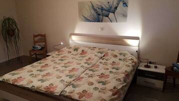 1 phòng ngủ, trang bị nội thất với thiết kế riêng biệt