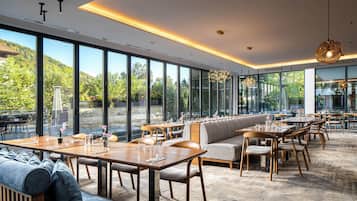 2 restaurants, Italian cuisine