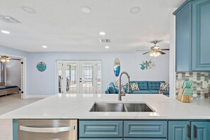 Interior - 102nd Pinellas Park home w/ screened POOL (Pinellas Park)