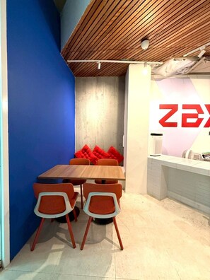 Lobby sitting area - ZAYN Phrom Phong Hotel - Near Skytrain Phrom Phong Station (Bangkok)
