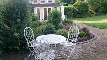 Mobile Home | Outdoor dining