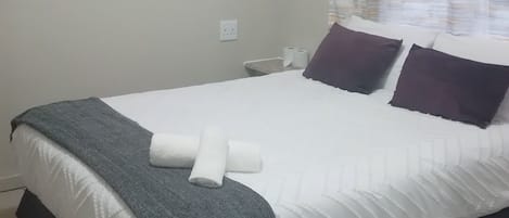 3 habitaciones, tabla de planchar con plancha, wifi y ropa de cama