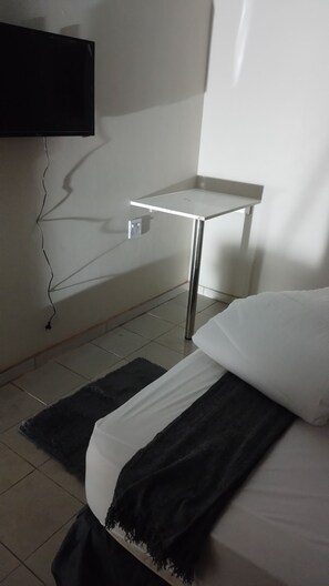 3 عدّة غرف نوم ومكواة/لوح كي وواي فاي وملاءات أسرّة