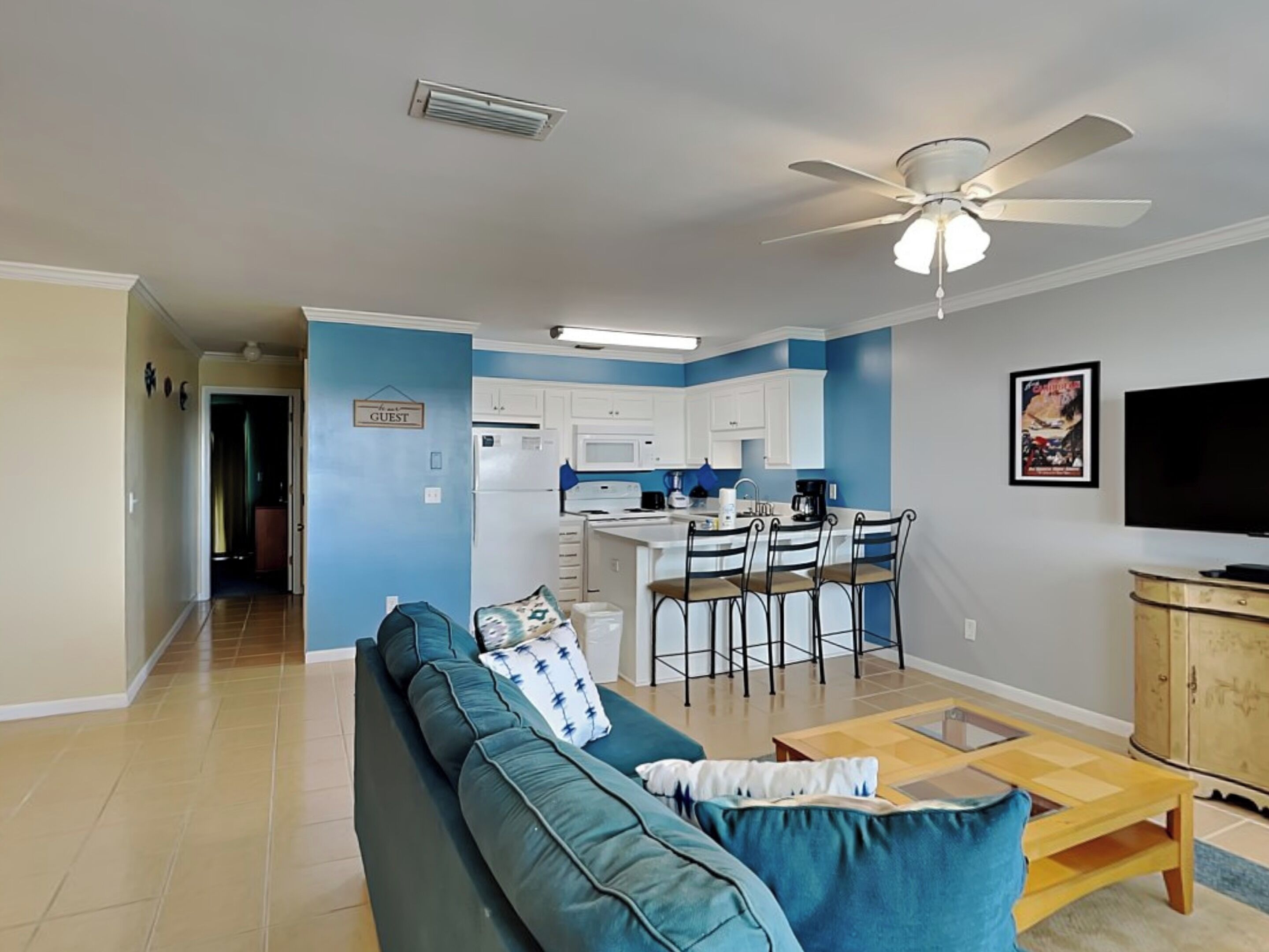 公寓客房, 多張床, 陽台 (Southwind III #H6 - No Pets Allowed) | 起居區 | 42-吋平面電視，提供數位頻道