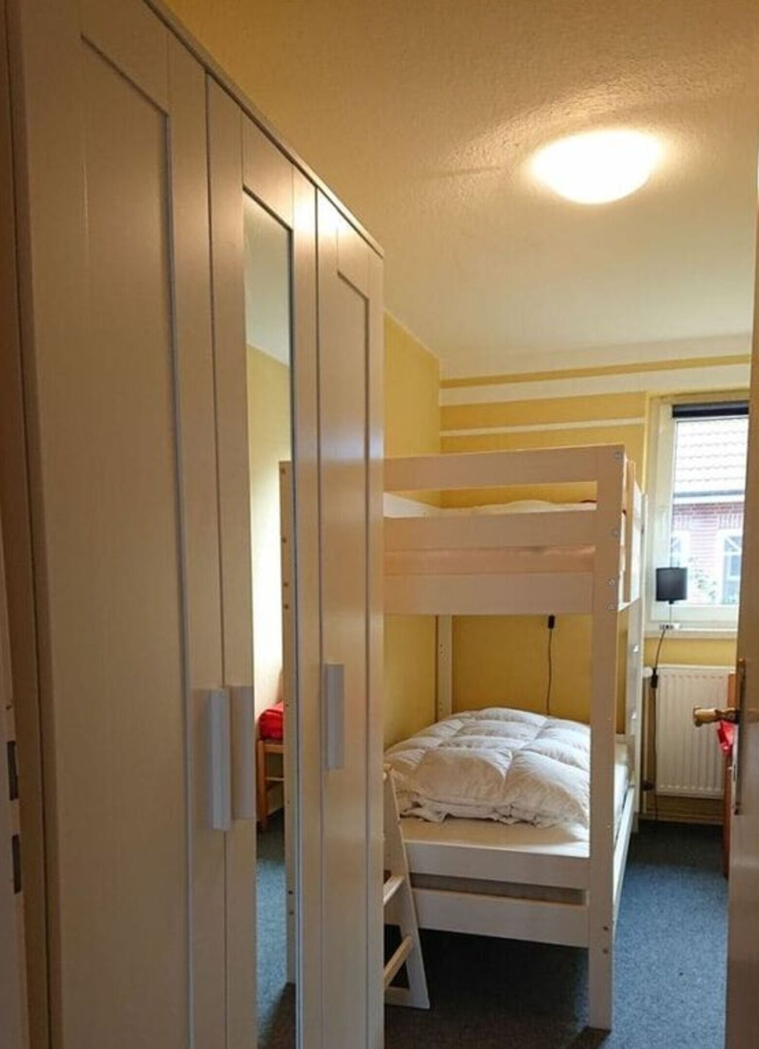 2 Schlafzimmer, individuell eingerichtet