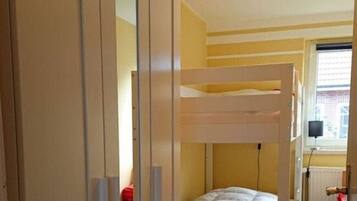 2 Schlafzimmer, individuell eingerichtet