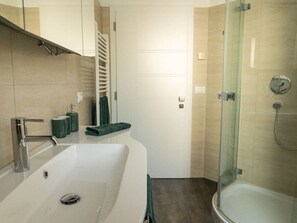 Mobile Home | Bathroom
