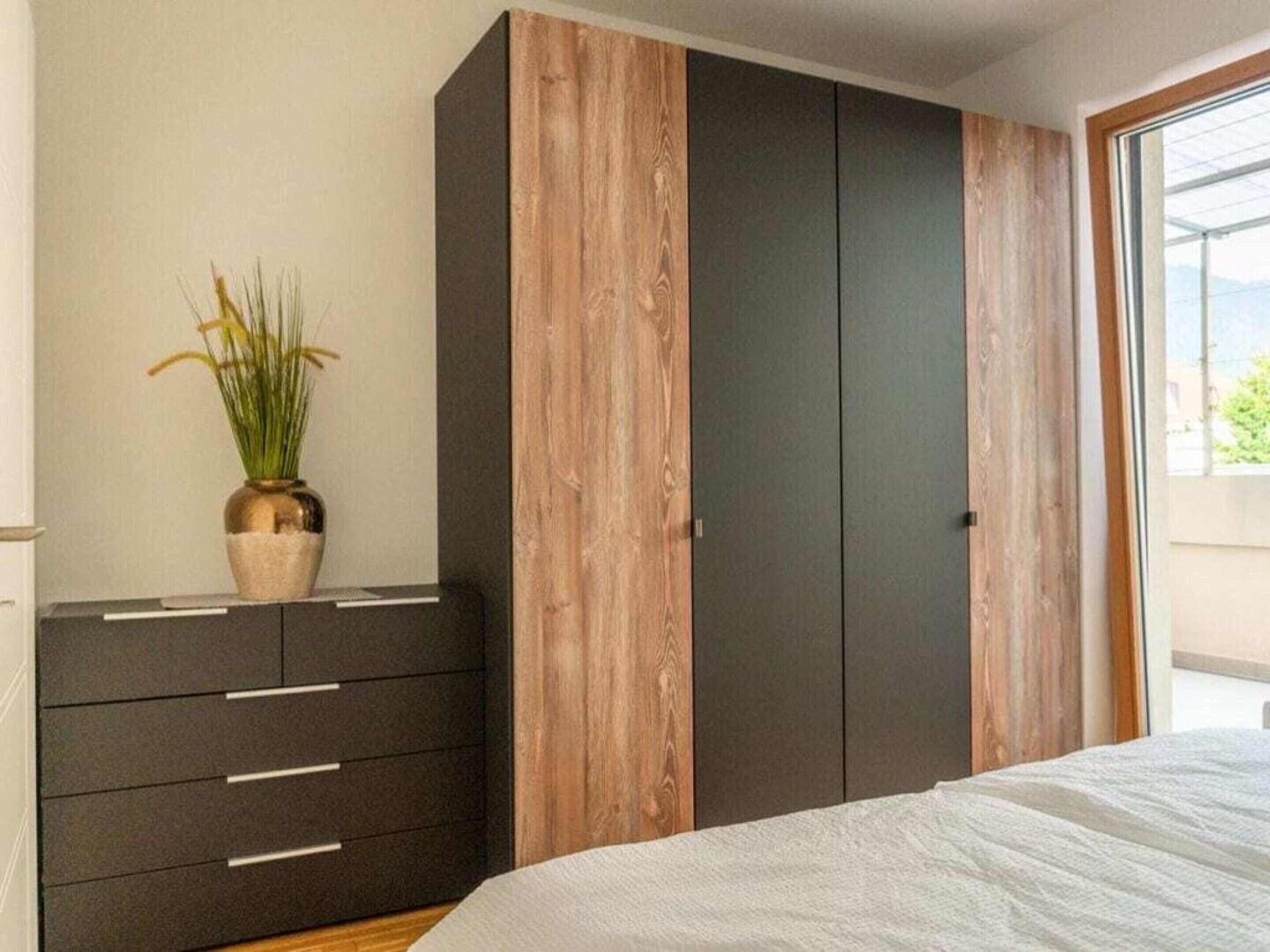 Mobil Karavan | 1 kamar tidur dan dilengkapi dengan perabotan berbeda-beda