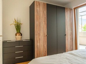 Mobile Home | 1 bedroom, individually furnished