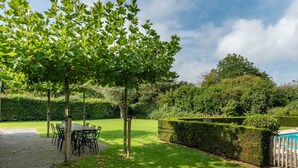 Villa | Outdoor dining - With Pool Comfortable Holiday Residence (Kamperland)