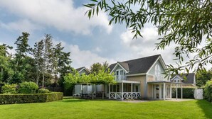 Villa | Exterior - With Pool Comfortable Holiday Residence (Kamperland)