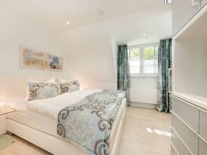 3 bedrooms, individually furnished, iron/ironing board - Holiday Home Traumzeit I (Zingst)