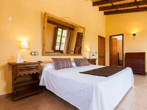 Habitatge mòbil | 3 dormitoris, planxa i posts de planxar i roba de llit