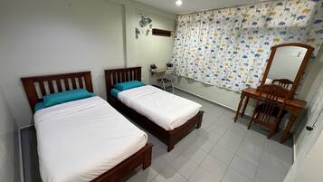 Twin Room, City View | 1 bedroom, desk, soundproofing, free WiFi