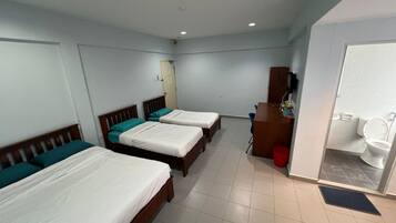 Quadruple Room, City View | 1 bilik tidur, meja, kalis bunyi, Wi-fi percuma