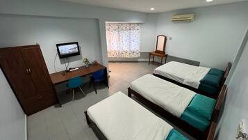 Quadruple Room, City View | Desk, soundproofing, free WiFi