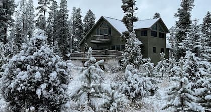 All season 5 br+ house; close to Winter Park and Granby Ranch skiing; hot tub