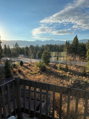 Property grounds - All season 5 br+ house; close to Winter Park and Granby Ranch skiing; hot tub (Fraser)