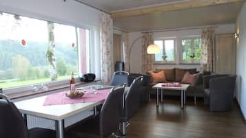 Mobile Home | Dining