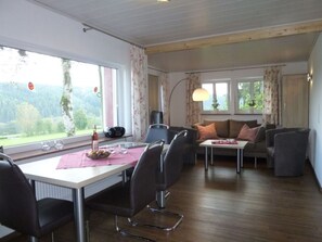 Mobile Home | Dining - Raven's Nest Comfortable Holiday Residence (Ruethen)
